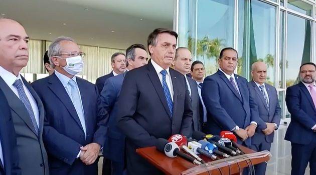 Presidente Jair Bolsonaro anuncia  que auxílio emergencial será prorrogado até o final do ano
